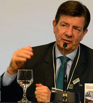 CEO do Banco Itaú falando em evento na CNI