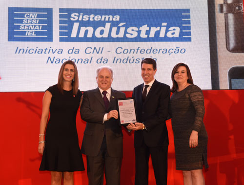 Representantes do Sistema Indústria recebem certificado da Best Place To Work